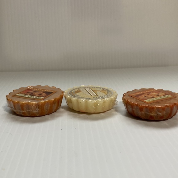 3 Yankee Candle Tarts BAKERY SCENTS NEW 0.8 oz each - Picture 7 of 8